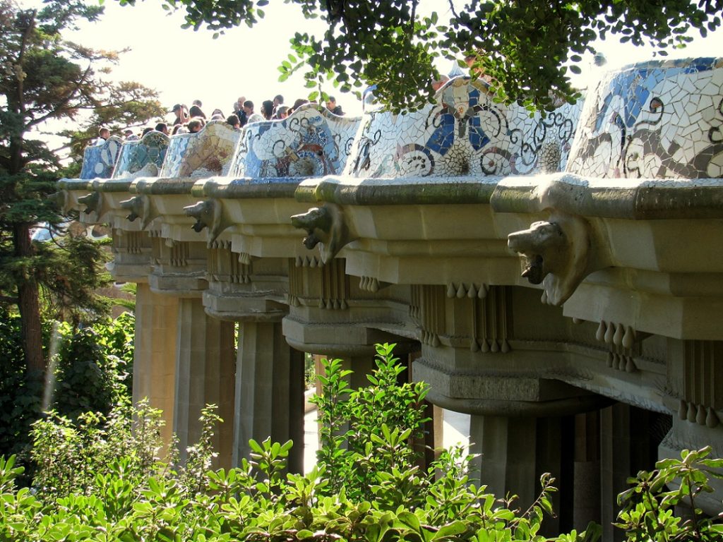 Ondulating Bench PLACES TO VISIT IN BARCELONA :: Park Guell