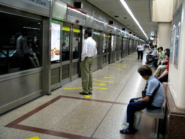 SINGAPORE TOURIST SPOT: Long Bar