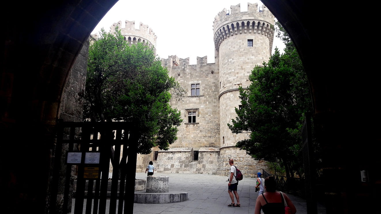 rhodes-old-medieval-town-glimpses-of-the-world