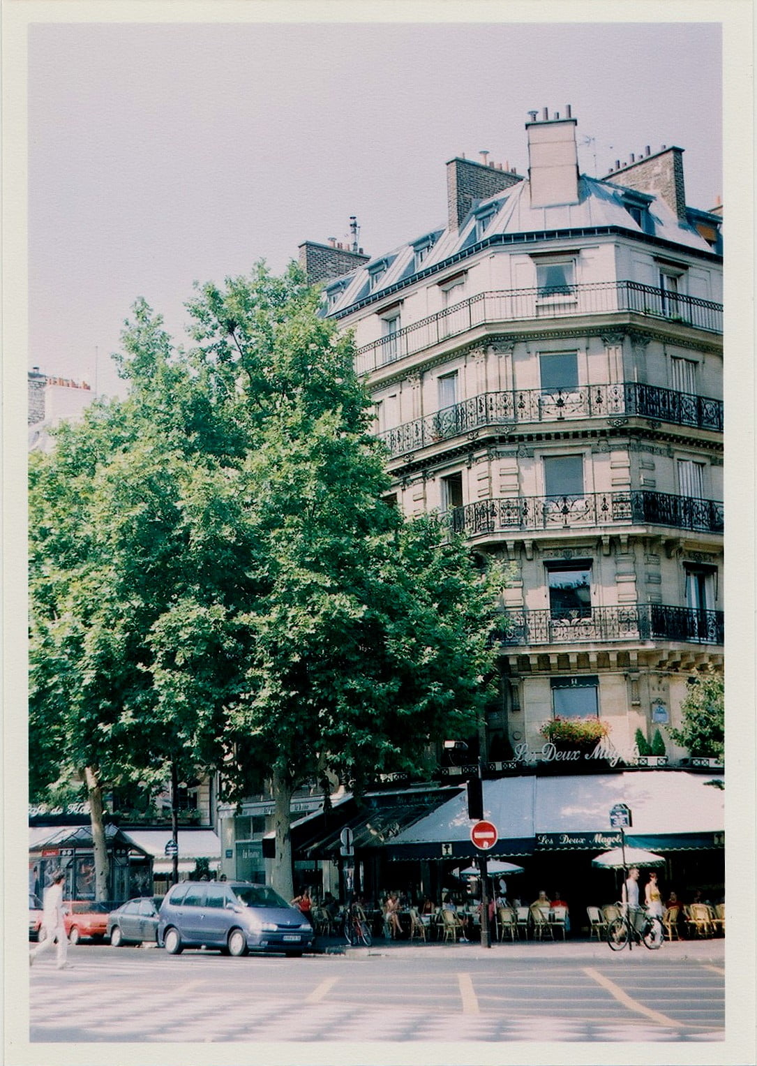 Paris cafe Glimpses-of-the-World