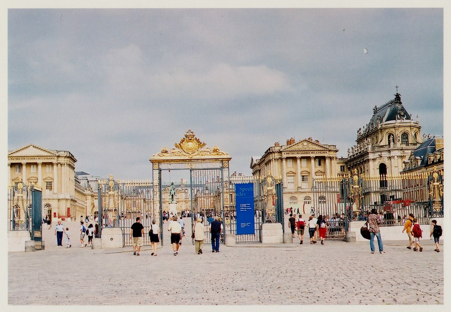 France-Versailles-gate-Glimpses-of-the-World