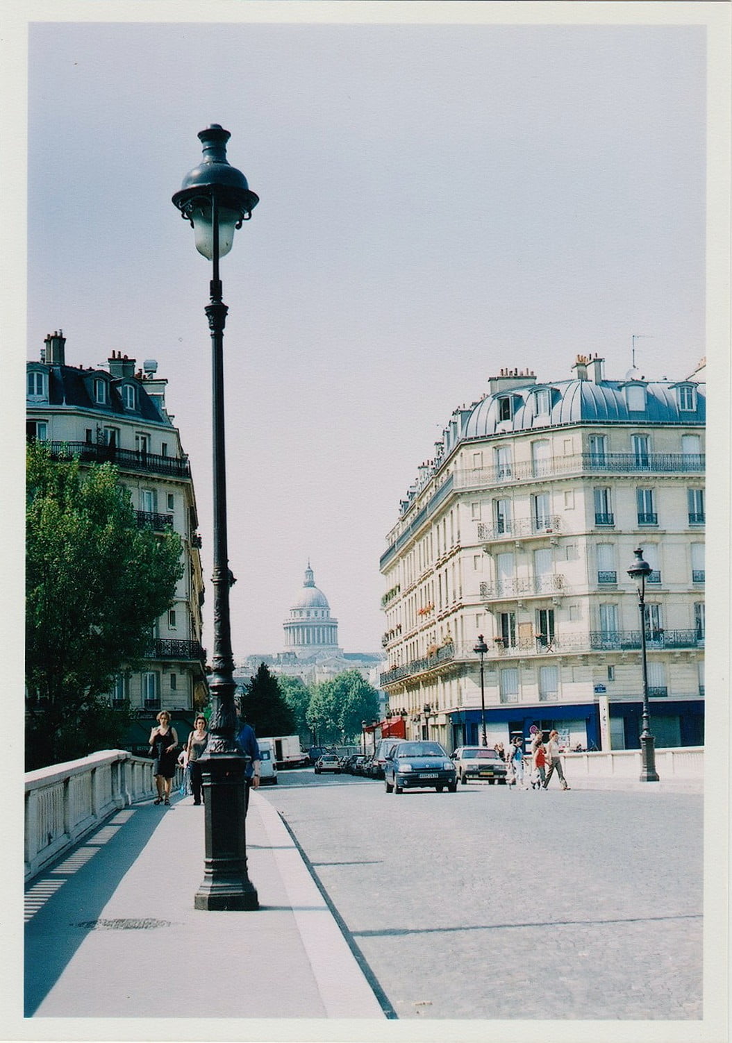 Paris-street-detail-Glimpses-of-the-World