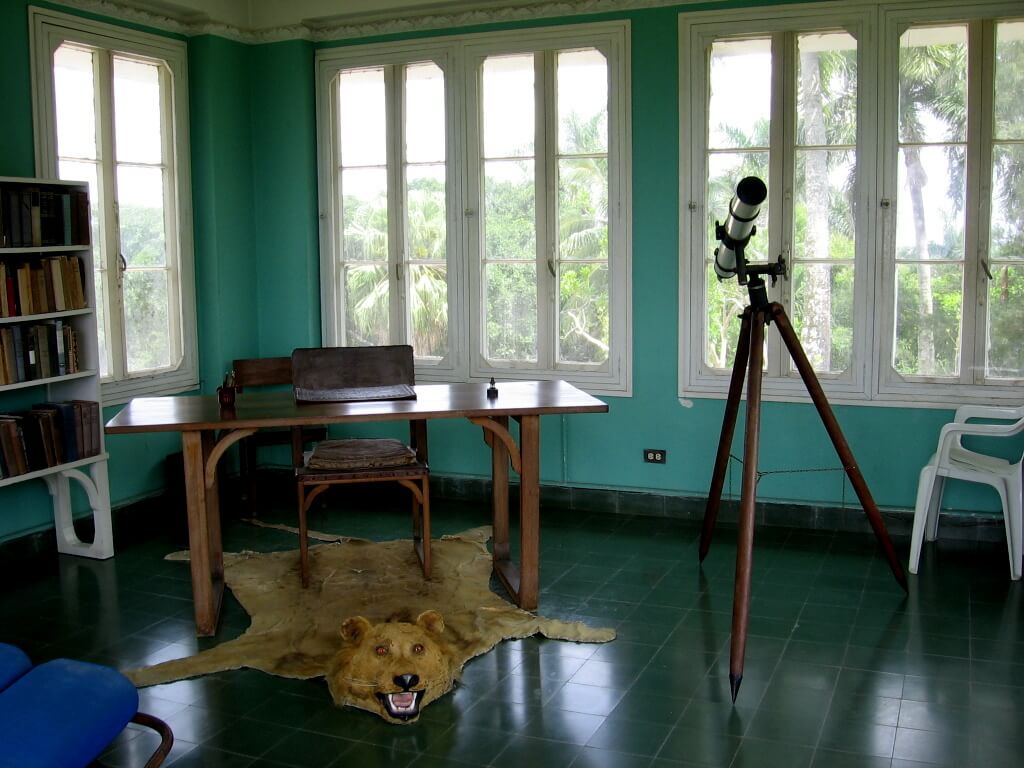 Havana-Hemingway-living-room-Glimpses-of-The-World