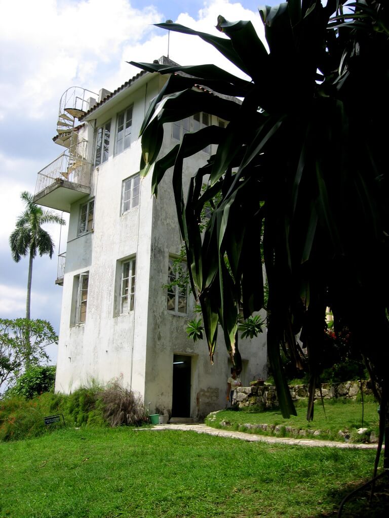 Cuba-Hemingway-house-Glimpses-of-The-World