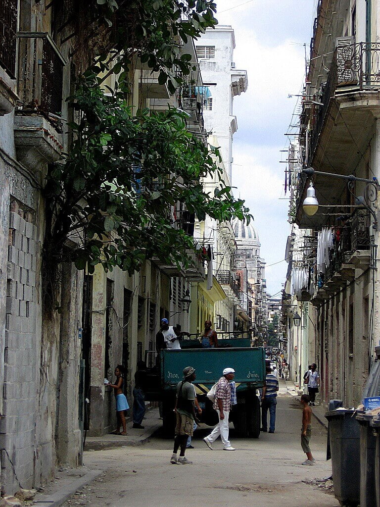 Cars-in-Cuba-Glimpses-of-The-World
