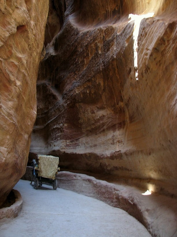 Petra-Jordan-Siq-Glimpses-of-the-World