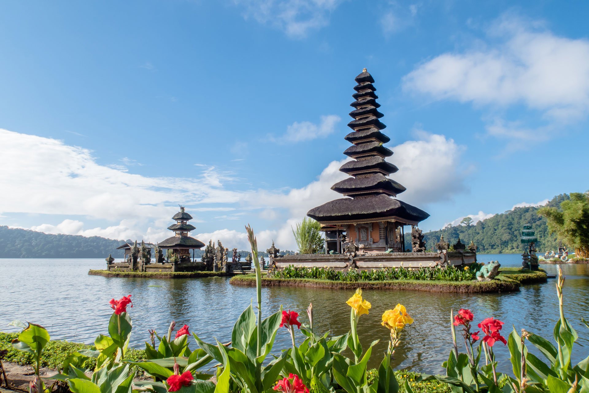 Ulun-Danu-Beraton-Temple-Glimpses-of-the-World