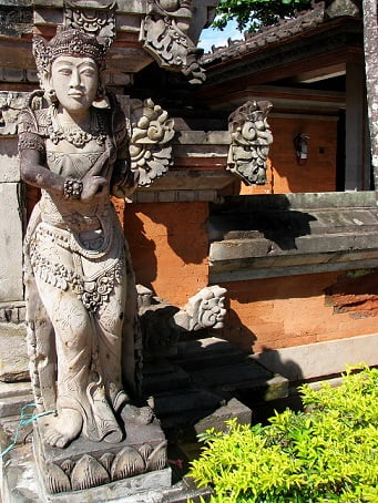 Travel-to-Bali-statue-Glimpses-of-The-World