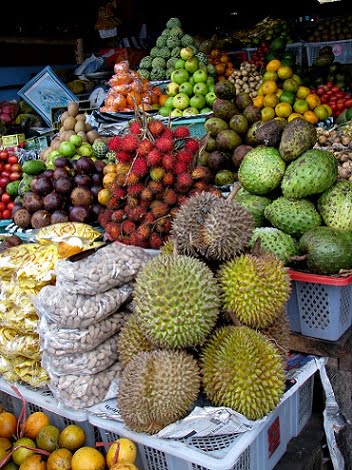 Travel-to-Bali-market-fruit-durian-Glimpses-of-The-World