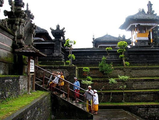 Besakih-Temple-Glimpses-of-The-World