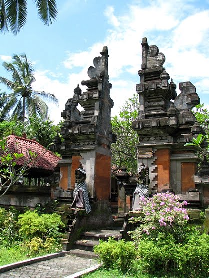 Bali-Nusa-Dua-traditional-gates-Glimpses-of-The-World