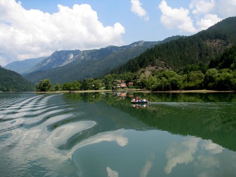 Serbia-travel-Drina-cruise-Glimpses-of-The-World