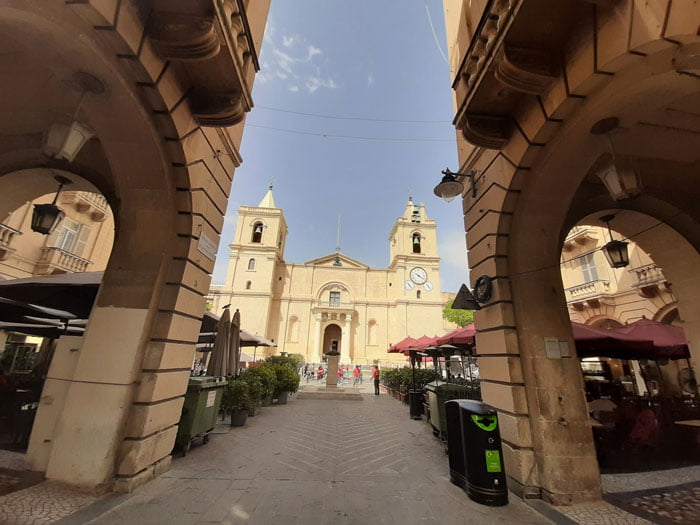 Malta-travel-Valletta-Glimpses-of-the-World-blog