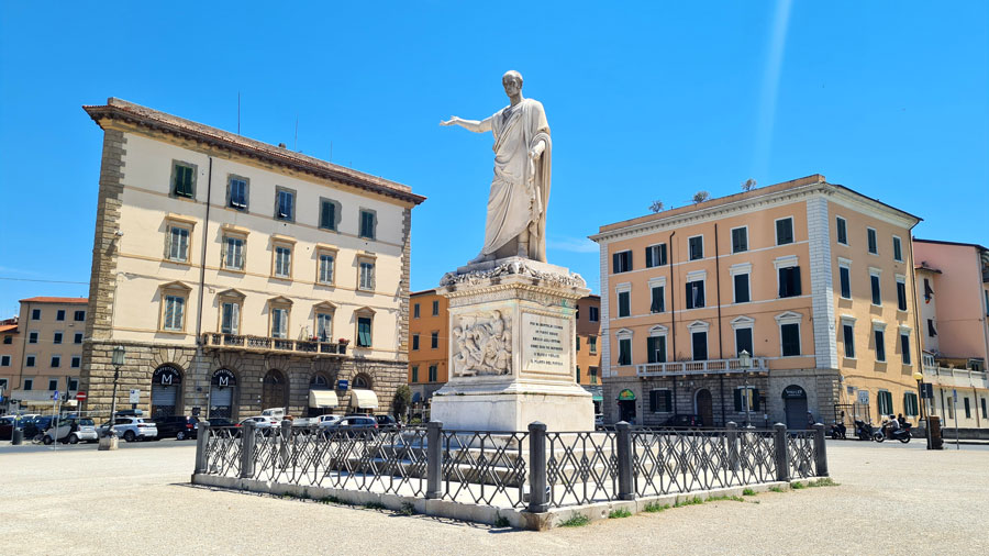 Piazza statue Livorno