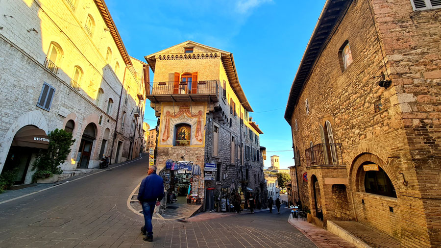 Strolling around Assisi