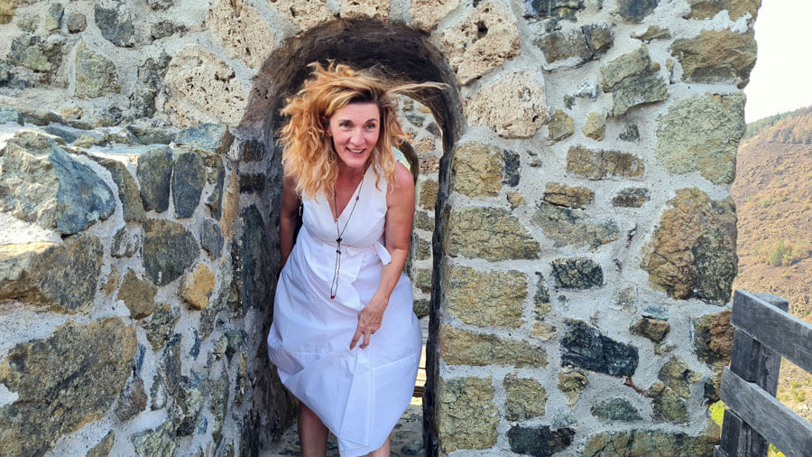 Among the strond Maglic walls